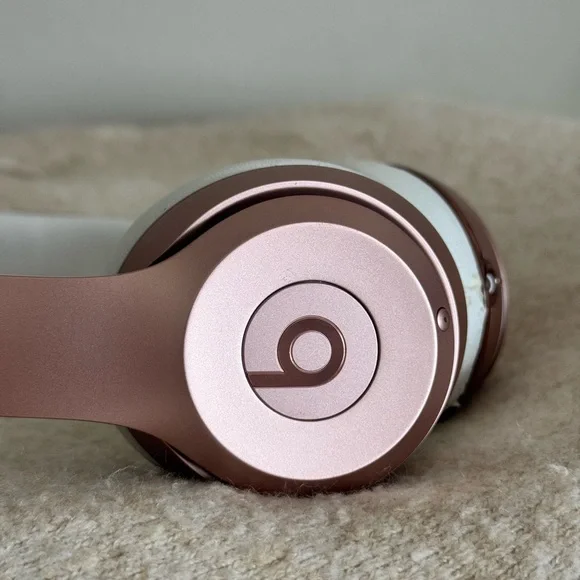 Beats Solo 3 Rose Gold Wireless Headphones
